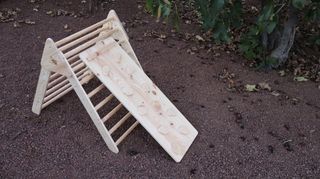 Triangulo Pikler rampa madera reciclada