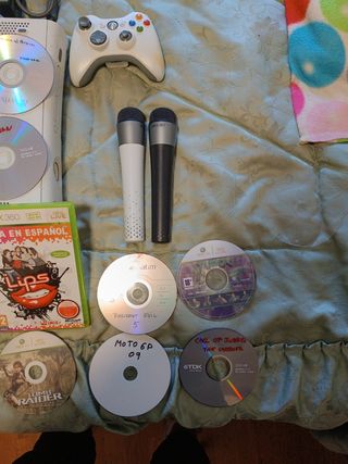 Xbox 360 + mando + dos microfonos + pack de juegos