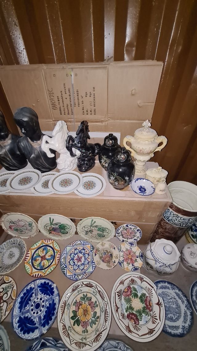 COLECCIÓN DE PLATOS Y CERÁMICA