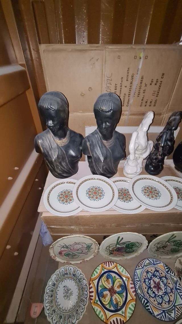 COLECCIÓN DE PLATOS Y CERÁMICA