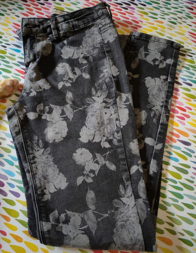 Pantalón estampado rosas grises Zara S