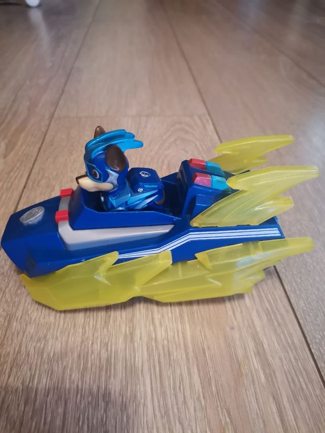 Coche Chase Bizak con luz y sonido