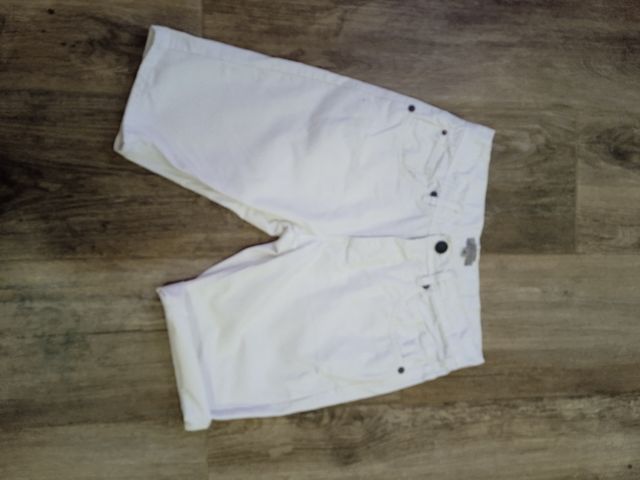 Lote de dos pantalones y una camiseta