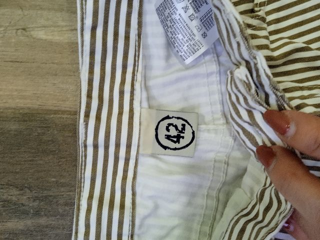 Lote de dos pantalones y una camiseta