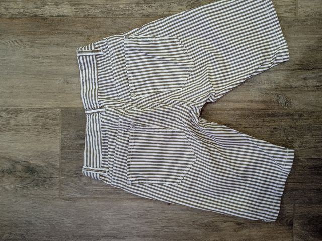 Lote de dos pantalones y una camiseta