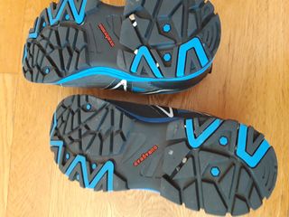 Botas montaña Neakpeak. T.38.