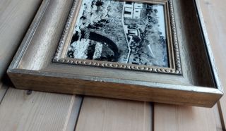 * Cuadro con azulejo pintado con paisaje de puente