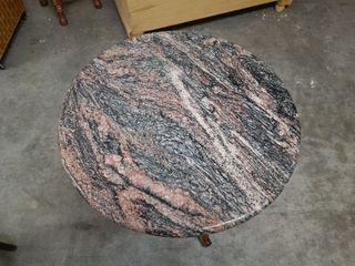 Mesita redonda antigua restaurada con marmol