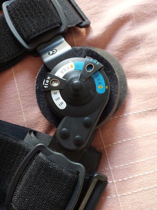 Rodillera ortopédica articulada