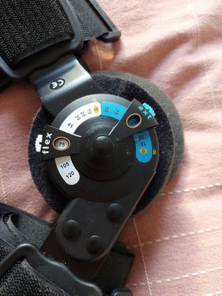 Rodillera ortopédica articulada