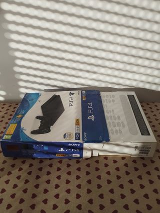 PS 4 PlayStation 4 500GB + juegos + mandos