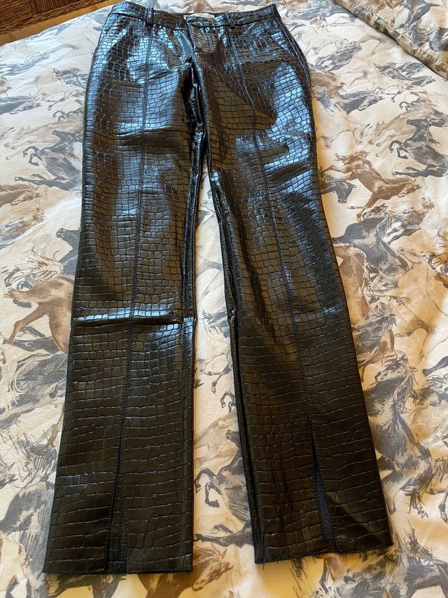 Pantalón polipiel Zara