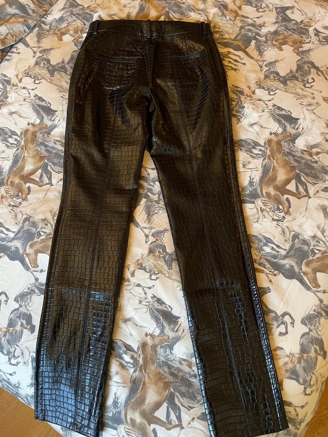 Pantalón polipiel Zara