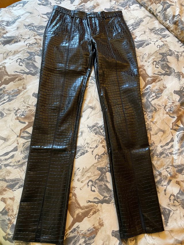 Pantalón polipiel Zara