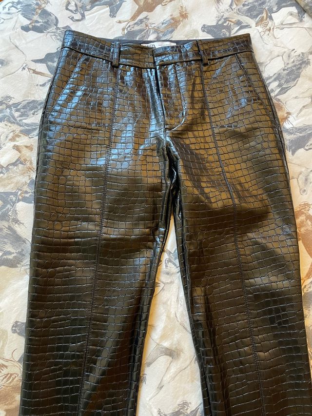 Pantalón polipiel Zara