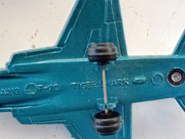 Aerei da caccia Zylmex Zee e DC3