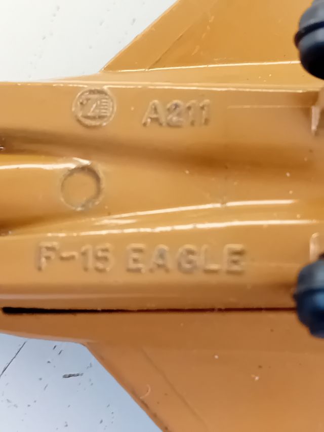 Aerei da caccia Zylmex Zee e DC3