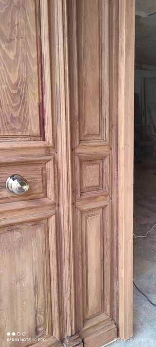 Puerta de exterior recuperada .