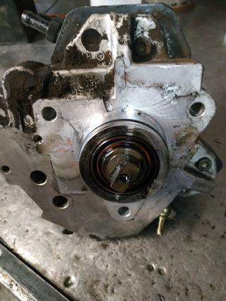 Bomba alta presión Volvo 8689590