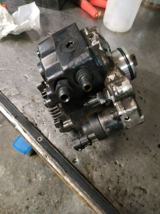 Bomba alta presión Volvo 8689590