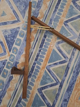Atril para libros, ordenador o lienzos.