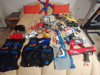 Juguetes, nerf, Playmobil, y chalecos 