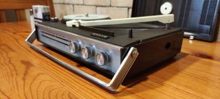 Sanyo Portable Radio-tocadiscos G-1117 AD