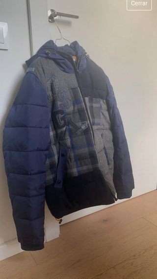 Chaqueta Desigual invierno con capucha.