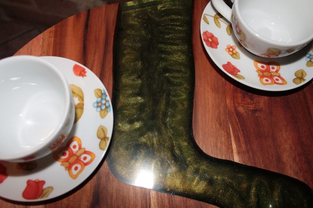 Tavolino in resina e legno di teak