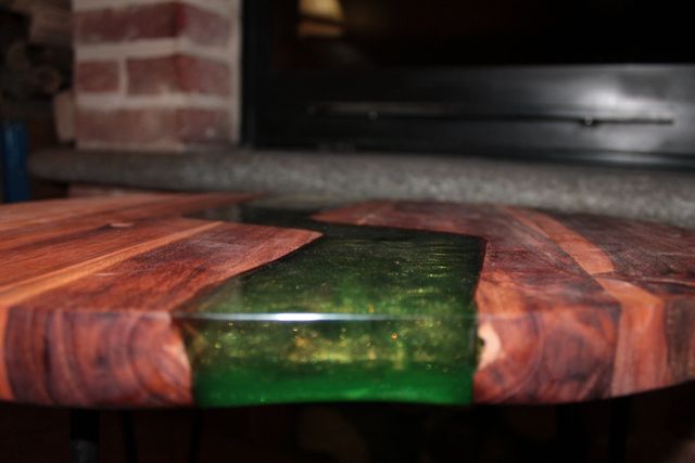 Tavolino in resina e legno di teak