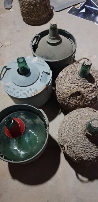 Damajuanas o garrafas de vino antiguas