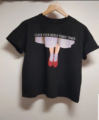 Camiseta negra corta de Bershka