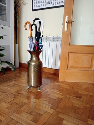 Paragüero de latón