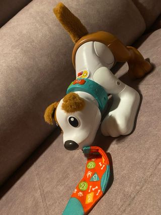 Perrito gatea y juega de juguete Fisher-Price