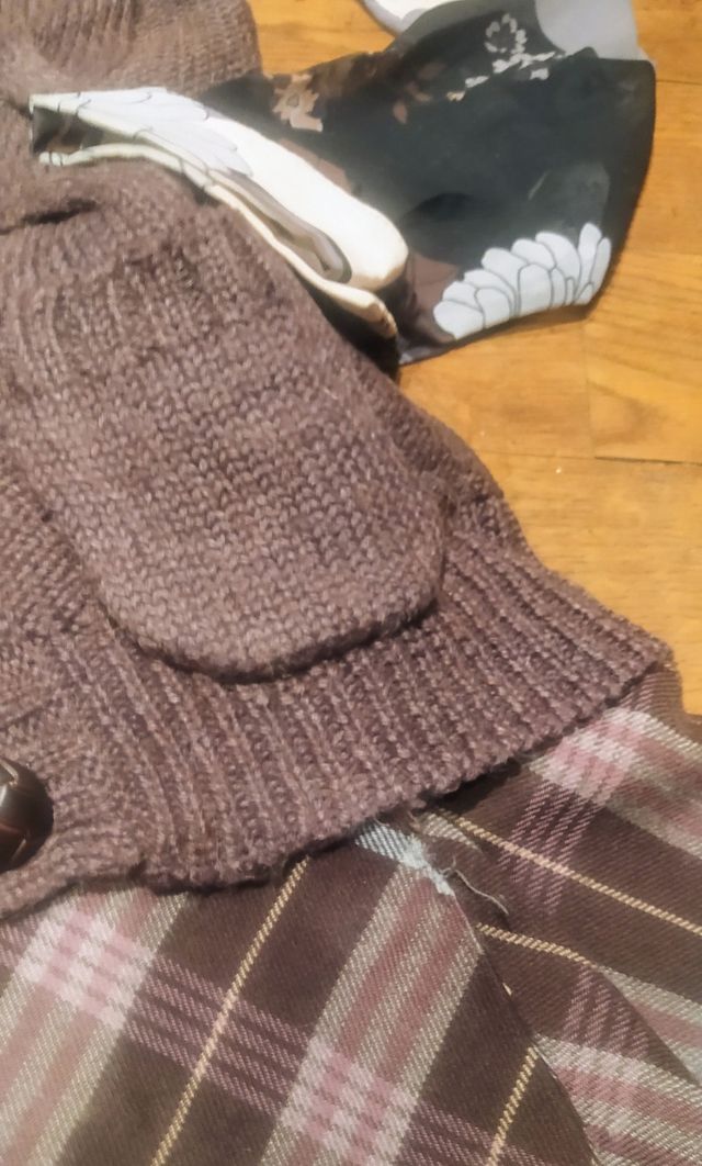 Gilet in lana marrone con bottoni in cu