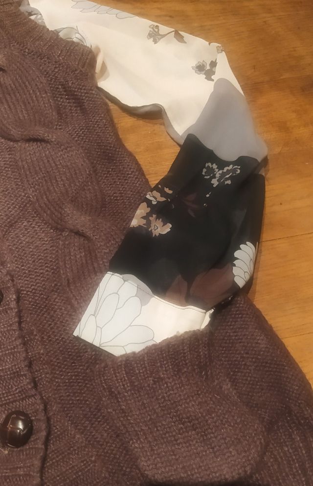 Gilet in lana marrone con bottoni in cu