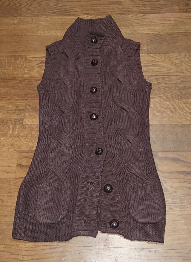 Gilet in lana marrone con bottoni in cu