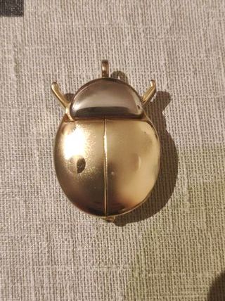 Reloj diseño escarabajo