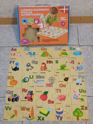 Puzzle abecedario de madera en euskara.