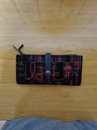 Monedero desigual "love" 