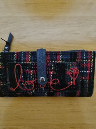 Monedero desigual "love" 