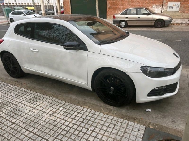 Volkswagen Scirocco 2009 - foto 1