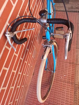 Bicicleta antigua carretera