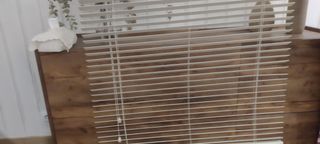 Persianas venecianas blancas