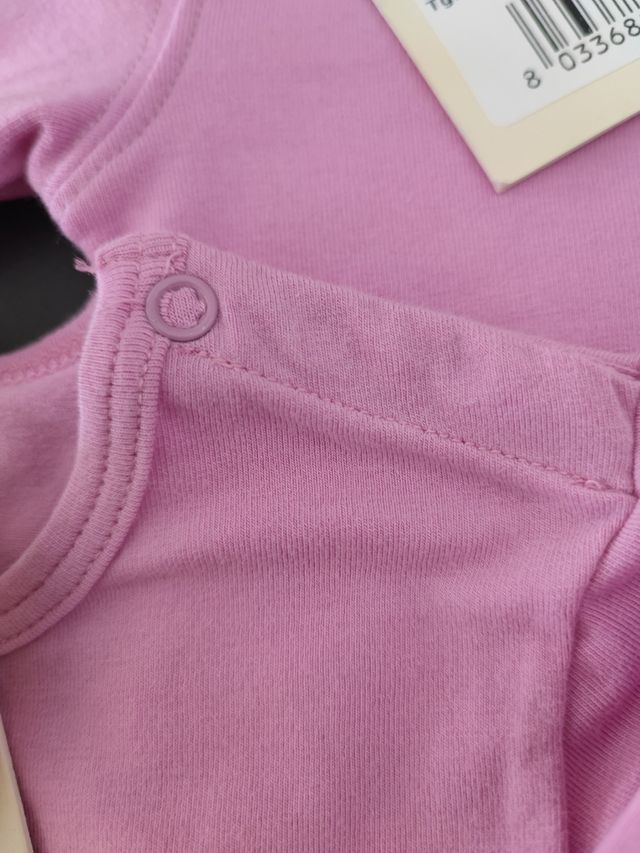 Camiseta y chaquetita sin estrenar 