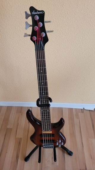 Bajo de 5 cuerdas Jackson C5a concert