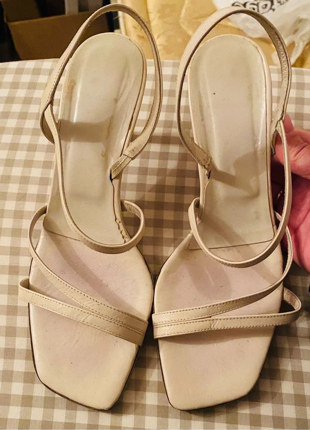 Sandalias Tacon con Tiras Color Crema