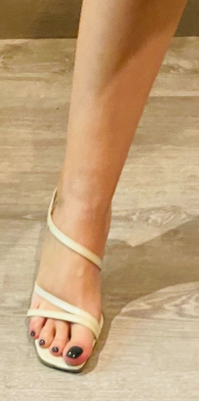 Sandalias Tacon con Tiras Color Crema