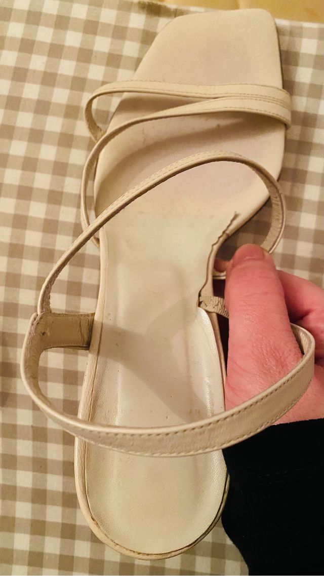 Sandalias Tacon con Tiras Color Crema