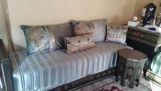 SOFA DE 3 PIEZAS ESTILO MARROQUI Y COMPLEMENTOS